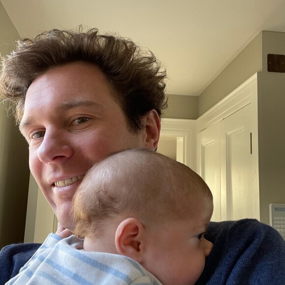 Jack Brooksbank et son fils August, né de son mariage avec la princesse Eugenie. Photo dévoilée sur Instagram en juin 2021.
