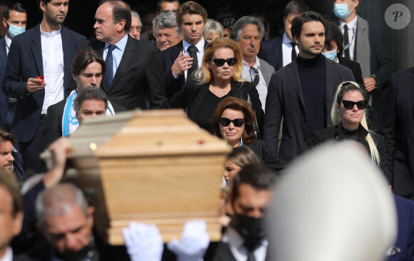 Jean-Louis Borloo, Laurent Tapie, Dominique Tapie, Nathalie Tapie, Sophie Tapie - Sorties des obsèques de Bernard Tapie en la Cathédrale La Major à Marseille le 8 octobre 2021.