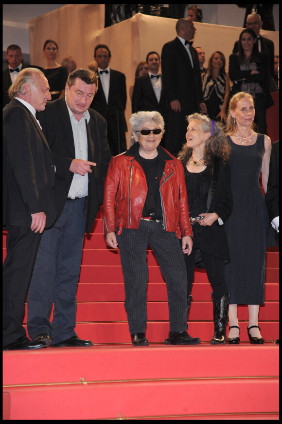 Andre Wilms; Aki Kaurismaki; Little Bob; Kati Outinen - Montée des marches du film "Le Havre" - 64ème Festival de Cannes. 