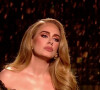 La chanteuse Adele interprète "I drink wine" sur la scène des Brit Awards 2022 à l'O2 à Londres.