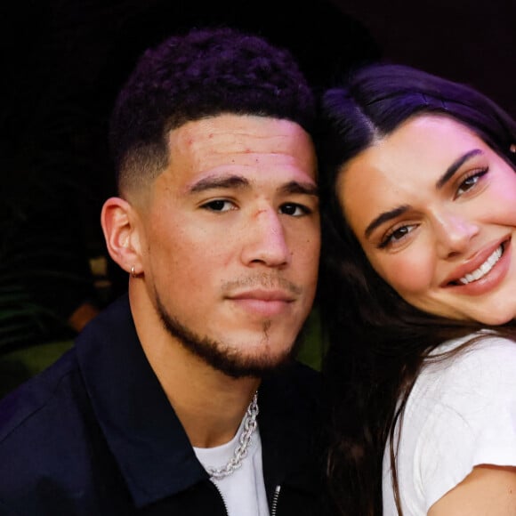 Devin Booker et Kendall Jenner dans les tribunes du Super Bowl, au SoFi Stadium de Los Angeles. Le 13 février 2022. @ John Angelillo/UPI/ABACAPRESS.COM