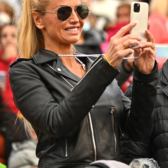 Adriana Karembeu Ohanian - Première bataille de fleurs du Carnaval de Nice 2022, place Masséna. Le 13 février 2022. © Bruno Bebert/Bestimage