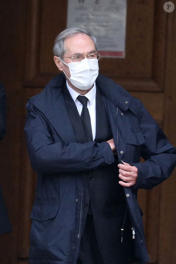 Claude Guéant - Sorties de la messe funéraire en hommage à Bernard Tapie en l'église Saint-Germain-des-Prés à Paris. Le 6 octobre 2021 © Jacovides-Moreau