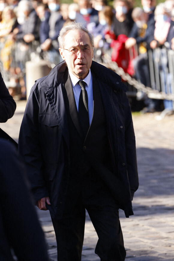 Claude Guéant - Arrivées à la messe funéraire en hommage à Bernard Tapie en l'église Saint-Germain-des-Prés à Paris. Le 6 octobre 2021 © Jacovides-Moreau