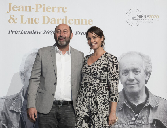 Kad Merad et sa compagne Julia Vignali, lors de la cérémonie de clôture de la 12e édition du Festival du film Lumière à Lyon, du 10 au 18 octobre 2020.  Lyon, le 16 octobre 2020. © Sandrine Thesillat / Panoramic / Bestimage 