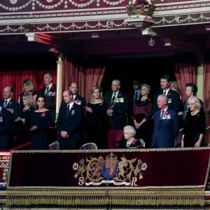 Le prince William, duc de Cambridge, et Catherine (Kate) Middleton, duchesse de Cambridge, le prince Edward, comte de Wessex, Sophie Rhys-Jones, comtesse de Wessex, le prince Richard, duc de Gloucester, Birgitte Eva van Deurs, duchesse de Gloucester, la reine Elisabeth II d'Angleterre, Peter Phillips, la princesse Anne, le prince Charles, prince de Galles, et Camilla Parker Bowles, duchesse de Cornouailles, le prince Andrew, duc d'York, Boris Johnson, Premier ministre et sa compagne Carrie Symonds, le prince Harry, duc de Sussex, et Meghan Markle, duchesse de Sussex - La famille royale assiste au Royal British Legion Festival of Remembrance au Royal Albert Hall à Kensington, Londres, le 9 novembre 2019.