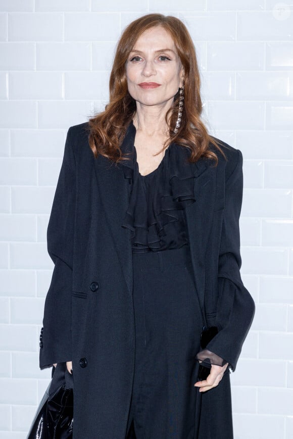 Isabelle Huppert au photocall du défilé Ami automne-hiver dans le cadre de la Fashion Week de Paris, France Olivier Borde/bestimage 