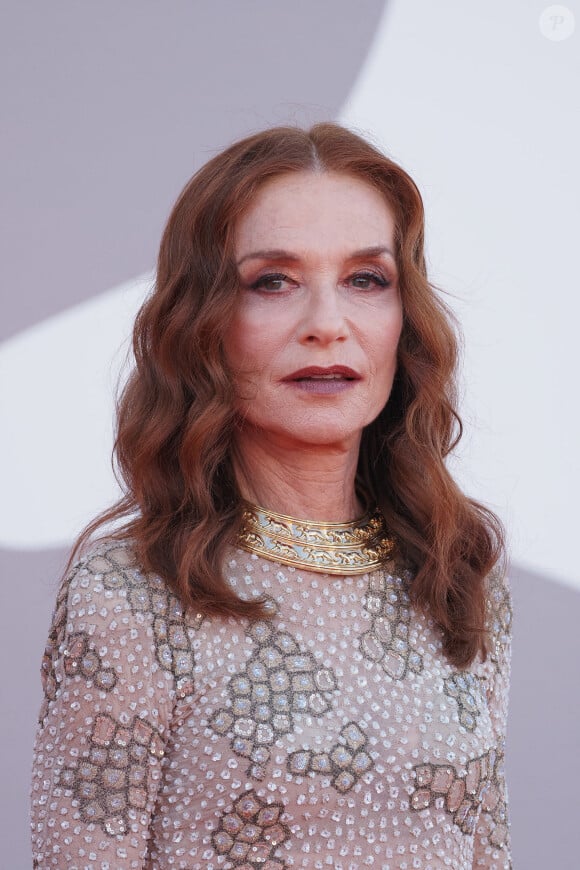 Isabelle Huppert - Les personnalités foulent le tapis rouge du festival international du film de Venise (La Mostra), le 1er septembre 2021.