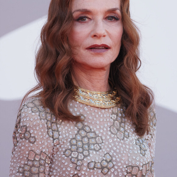 Isabelle Huppert - Les personnalités foulent le tapis rouge du festival international du film de Venise (La Mostra), le 1er septembre 2021.