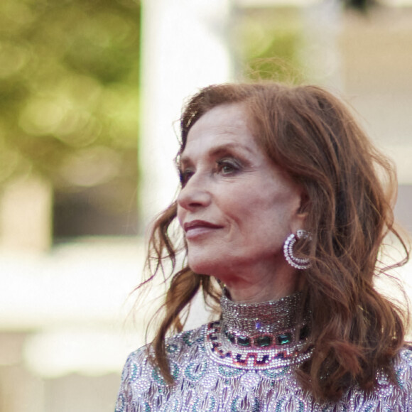 Isabelle Huppert - Montée des marches du film " Aline " lors du 74ème Festival International du Film de Cannes. Le 13 juillet 2021 © Borde-Jacovides-Moreau / Bestimage