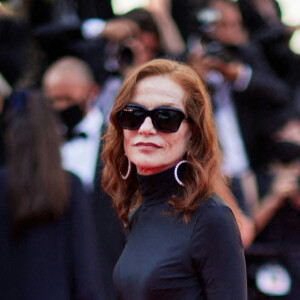 Isabelle Huppert - Montée des marches du film " Tout s'est bien passé " lors du 74ème Festival International du Film de Cannes. Le 7 juillet 2021 © Borde-Jacovides-Moreau / Bestimage