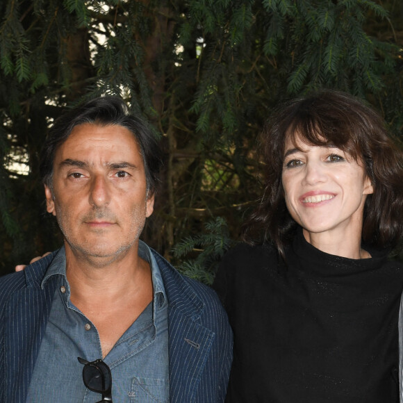 Yvan Attal, sa compagne Charlotte Gainsbourg et leur fils Ben Attal lors de la 12ème édition du festival du Film Francophone d'Angoulême, France, le 20 août 2019. © Coadic Guirec/Bestimage 