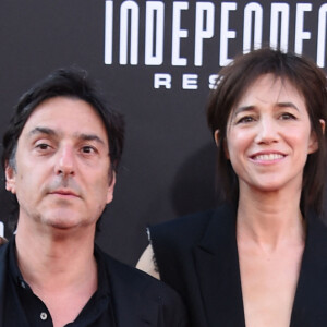 Yvan Attal et Charlotte Gainsbourg à la première de "Independence Day: Resurgence" au théâtre TCL Chinese à Hollywood, Californie, le 20 juin 2016. 