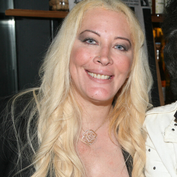 Exclusif - Suite à un problème technique et le report du concert au Nez Rouge, Loana et Eryl Prayer vont manger une crêpe à Paris le 25 septembre 2021. © JLPPA / Bestimage