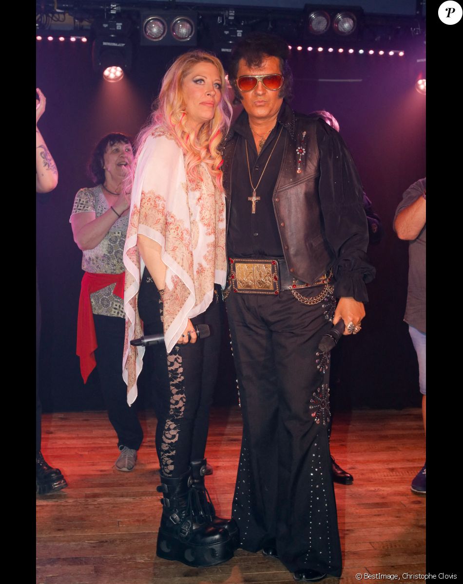 Exclusif - Loana (Loana Petrucciani), Eric Prayer (sosie d'Elvis Presley) - Concert de Eryl Prayer (sosie d'Elvis Presley) lors de la tournée "Elvis Tour intimiste" avec la participation de Loana au bateau théâtre "Le Nez Rouge" à Paris, le 26 juin 2021. © Christophe Clovis / Bestimage