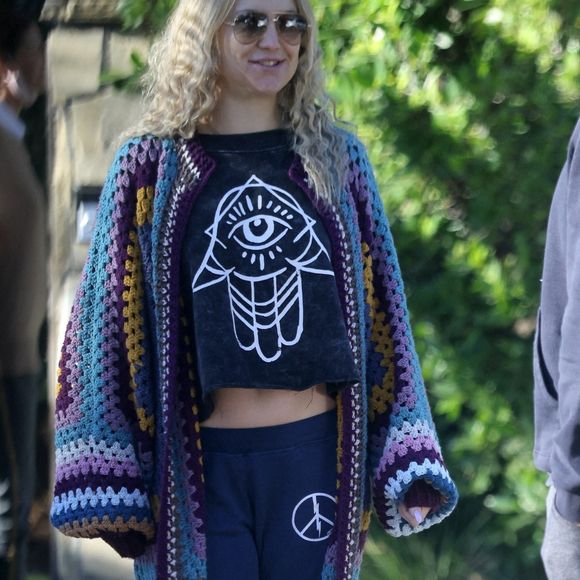 Exclusif - Kate Hudson sort de la maison d'un ami à Brentwood le 11 février 2022.