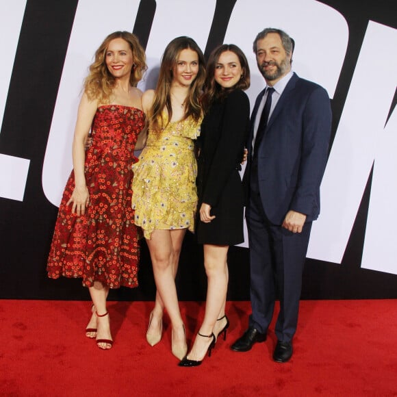 Judd Apatow, sa femme Leslie Mann et leurs filles Iris Apatow et Maude Apatow - Avant-première du film "Blockers" au Regency Village Theatre à Westwood, le 3 avril 2018.