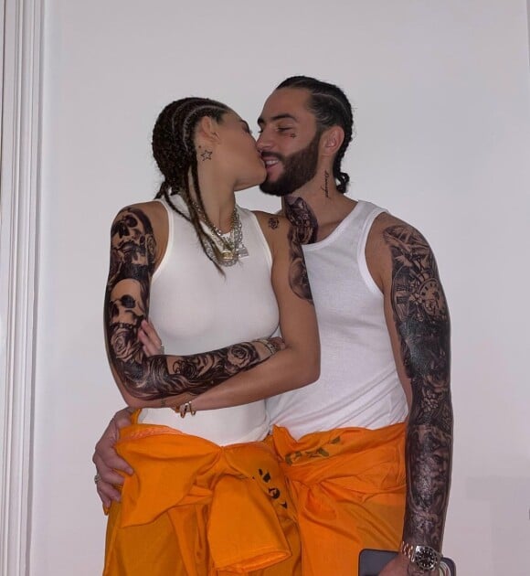 Thylane Blondeau et son fiancé Benjamin Attal pendant la fête d'Halloween.