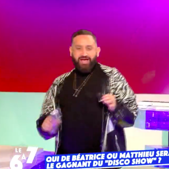 Matthieu Delormeau, déchaîné, manque de casser un élément de plateau dans Touche pas à mon poste