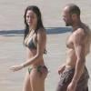 Jason Statham et sa girlfriend Alex Zosman s'offrent une séance de plongée improvisée sur la plage du Gouverneur à St-Barthélemy.