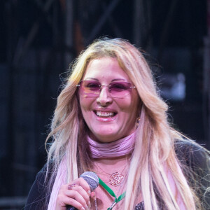 Exclusif - Loana Petrucciani (marraine 2017 de "Soupe En Scène") interprète "Love me tender" en duo avec E. Prayer lors de la soirée "Soupe En Scène" au Cirque Pinder à Lyon, France, le 12 avril 2017. © Agence/Bestimage 