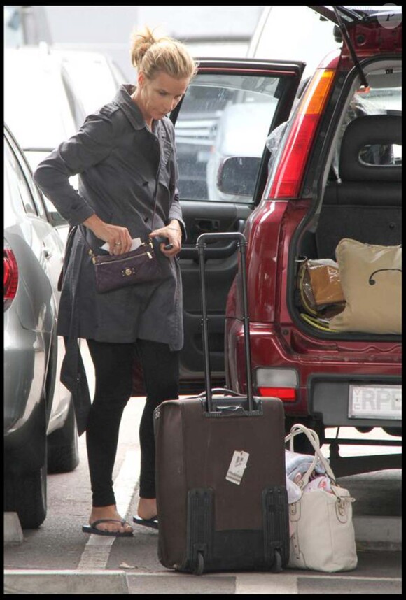 Rachel Griffiths, en famille, à son arrivée à l'aéroport de Sydney le 1 er janvier 2010.