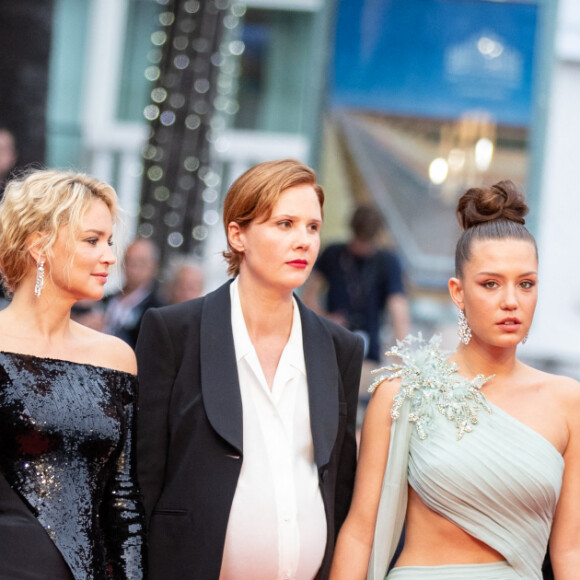 Paul Hamy, Niels Schneider, Virginie Efira, Justine Triet (enceinte), Adèle Exarchopoulos, Gaspard Ulliel,Laure Calamy - Montée des marches du film "Sibyl" lors du 72ème Festival International du Film de Cannes. Le 24 mai 2019 © Borde / Bestimage 