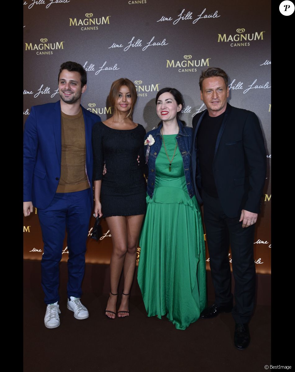 Henri-Noël Tabary, Zahia Dehar, la réalisatrice Rebecca Zlotowski et Benoît Magimel lors de la soirée du film "Une Fille Facile" sur la plage privée Magnum lors du 72ème Festival International du Film de Cannes, France, le 20 mai 2019. © Giancarlo Gorassini/Bestimage
