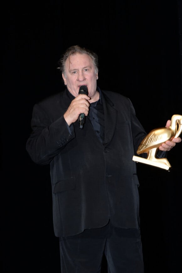Exclusif - Gérard Depardieu reçoit un Ibis d'or pour l'ensemble de sa carrière sur la scène du palais de congrès Atlantia lors du 5ème festival du cinéma et musique de film de la Baule le 4 novembre 2018. © Rachid Bellak/Bestimage 