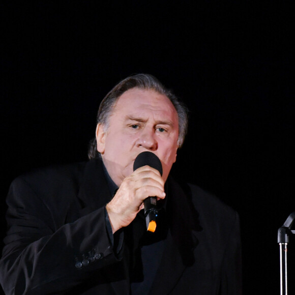 Exclusif - Gérard Depardieu chante "Barbara" sur la scène du palais des congrès Atlantia en pré-ouverture du 5ème festival du cinéma et musique de film de la Baule le 4 novembre 2018. © José Texeira/Bestimage 
