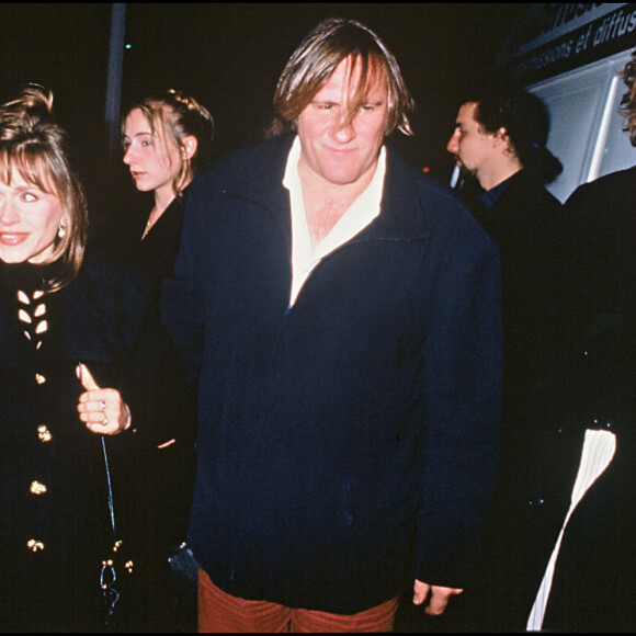 Elisabeth Depardieu, son mari Gérard et leurs fils Guillaume à la première du film "Christophe Collomb" à Paris en 1992.