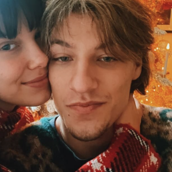 Millie Bobby Brown a fêté ses 18 ans avec son chéri Jake Bongiovi.