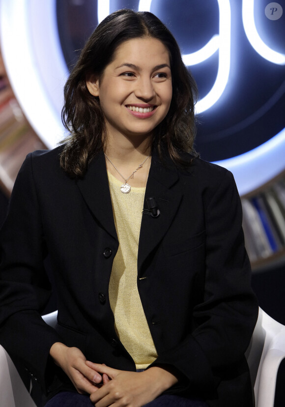 Portrait de Line Papin sur le plateau de l'émission TV "La Grande Librairie" sur France 5