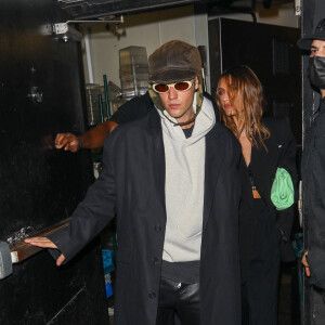 Justin Bieber et sa femme Hailey Baldwin Bieber à la sortie du club "The Nice Guy" à Los Angeles, le 9 février 2022.