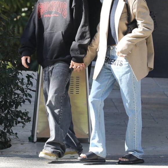 Exclusif - Justin Bieber et sa femme Hailey Baldwin Bieber vont déjeuner au restaurant "Wolfgang Puck" à Los Angeles, le 30 janvier 2022.
