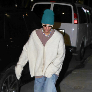 Exclusif - Justin Bieber quitte un service religieux à Beverly Hills et trouve une contravention sur le pare-brise de sa voiture, le 15 décembre 2021