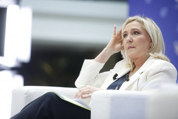La candidate du Rassemblement National (RN) à l'élection présidentielle 2022, Marine Le Pen lors de la REF Présidentille du Mouvement des entreprises de France (MEDEF) à la Station F à Paris