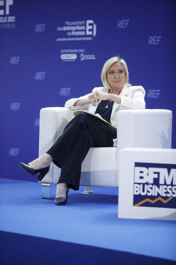 La candidate du Rassemblement National (RN) à l'élection présidentielle 2022, Marine Le Pen lors de la REF Présidentille du Mouvement des entreprises de France (MEDEF) à la Station F à Paris, France, le 21 février 2022