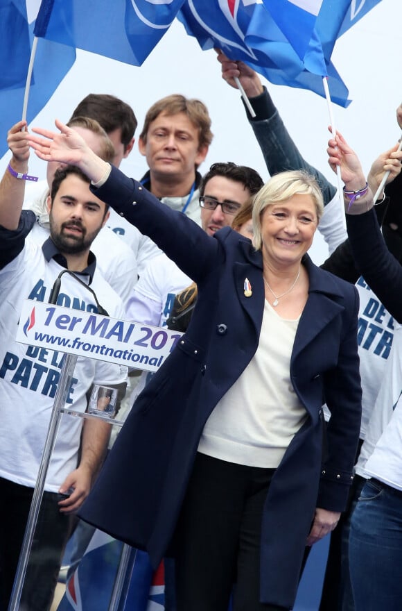 Marine Le Pen Traditionnel défilé du Front National à l'occasion du 1er mai, avec dépôt de gerbe au pied de la statue de Jeanne d'Arc. Paris, le 1er mai 2015