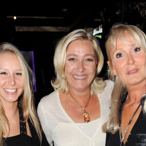 Marine Le Pen, sa soeur Yann et sa nièce Marion Maréchal - soirée d'inauguration du club L'Aventure à Paris en 2009