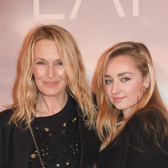 Estelle Lefébure avec sa fille Emma Smet à l'avant-première du film "Holy Lands" au cinéma UGC Normandie à Paris, France, le 4 décembre 2018. © Coadic Guirec/Bestimage 