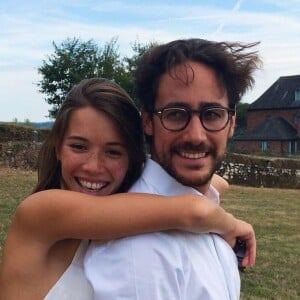 Emilie Broussouloux a publié plusieurs photos avec son mari Thomas Hollande sur Instgram le 22 février 2022 à l'occasion de leurs 7 ans d'amour.