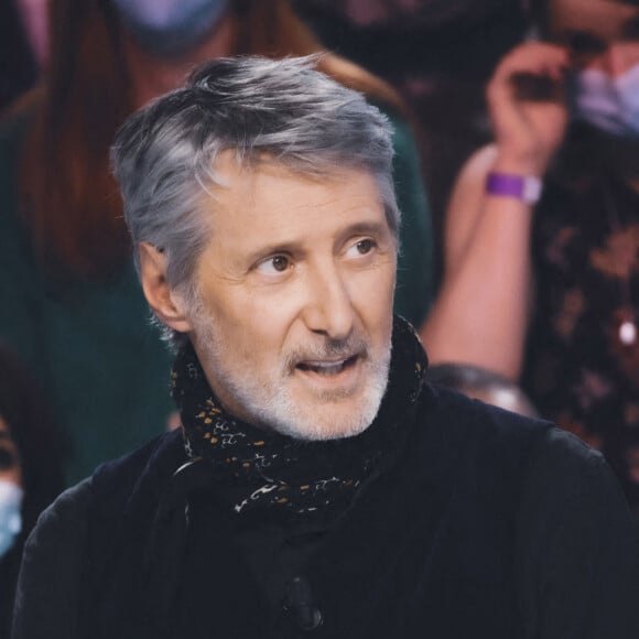 Exclusif - Antoine De Caunes - Emission TPMP (Touche Pas à Mon Poste) présentée en direct par C.Hanouna le 21 février 2022 en direct sur C8 - Paris le 21 février 2022 © Jack Tribeca / Bestimage 