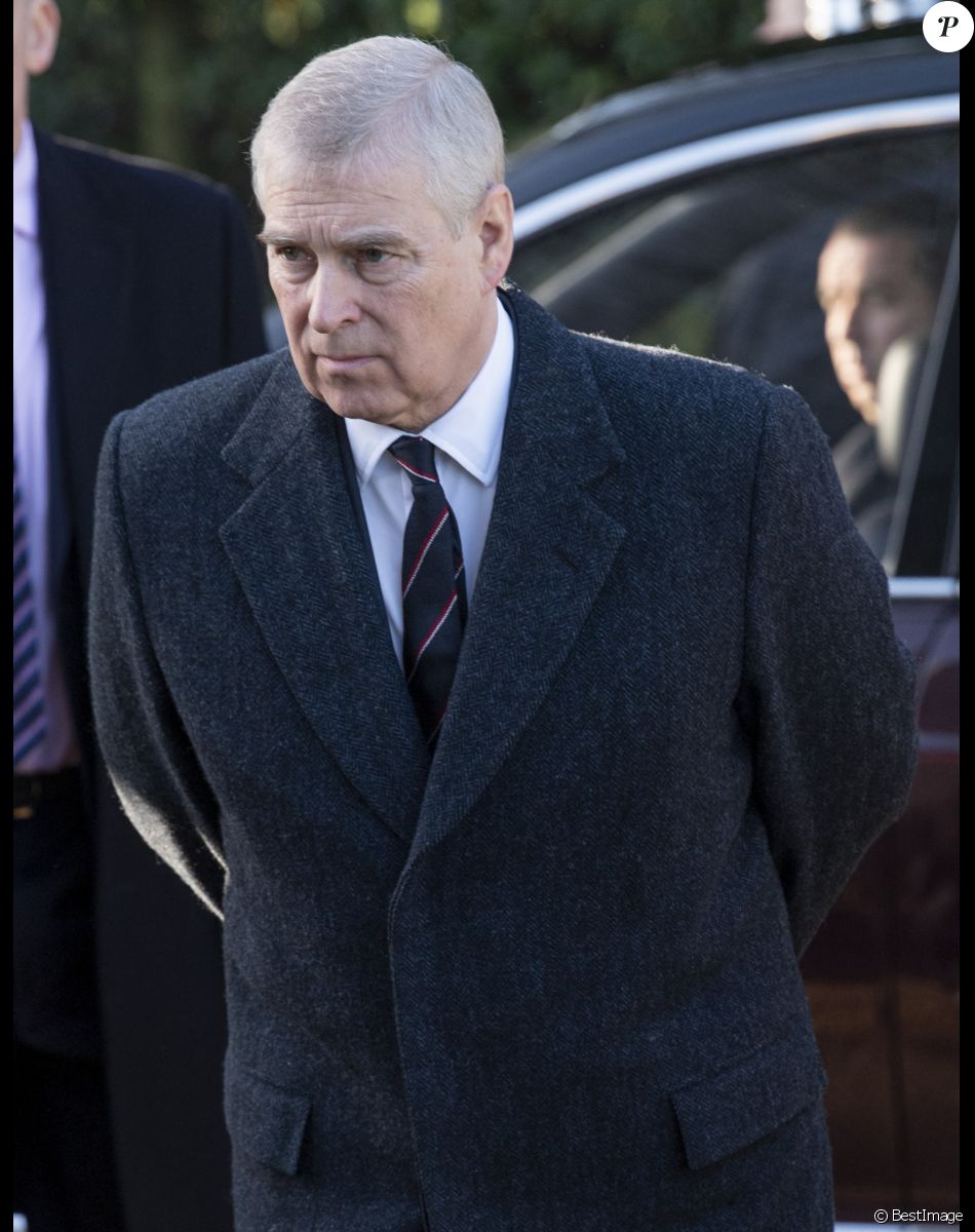 Le prince Andrew, duc d'York, à son arrivée au service dominical en l'église St Mary the Virgin à Hillington. Le 19 janvier 2020