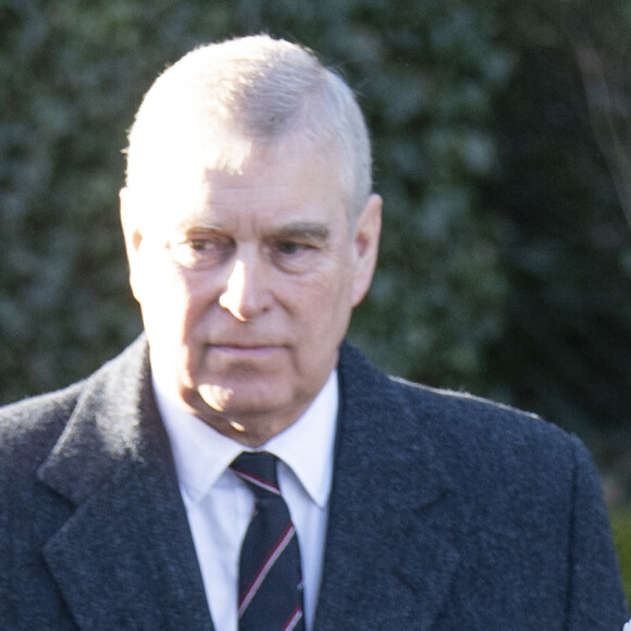 La reine Elisabeth II d'Angleterre et le prince Andrew, duc d'York, à leur arrivée au service dominical en l'église St Mary the Virgin à Hillington. Le 19 janvier 2020 