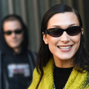 Exclusif - Bella Hadid et son compagnon Marc Kalman se baladent à Milan, le 23 février 2022.