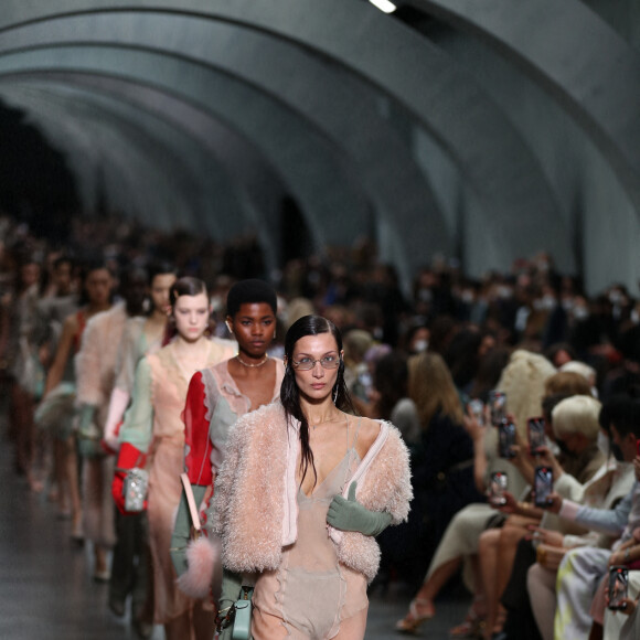 Défilé Fendi, collection prêt-à-porter automne-hiver 2022-2023, à Milan, le 23 février 2022.