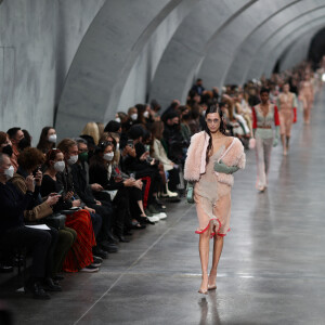 Défilé Fendi, collection prêt-à-porter automne-hiver 2022-2023, à Milan, le 23 février 2022.