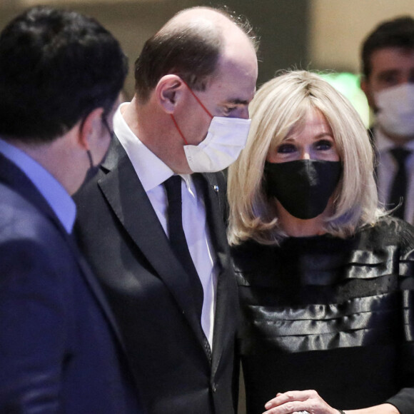 Le premier ministre, Jean Castex, la première dame, Brigitte Macron et Roger Cukierman, président du CRIF - Arrivées au dîner du CRIF (Conseil Représentatif des Institutions juives de France) au Carrousel du Louvre à Paris. Le 24 février 2022 © Stéphane Lemouton / Bestimage