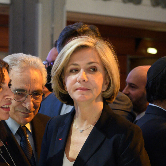 Anne Hidalgo, a guest et Valerie Pecresse - Personnalités au dîner du CRIF (Conseil Représentatif des Institutions juives de France) au Carrousel du Louvre à Paris. Le 24 février 2022 © Jacques Witt / Pool / Bestimage